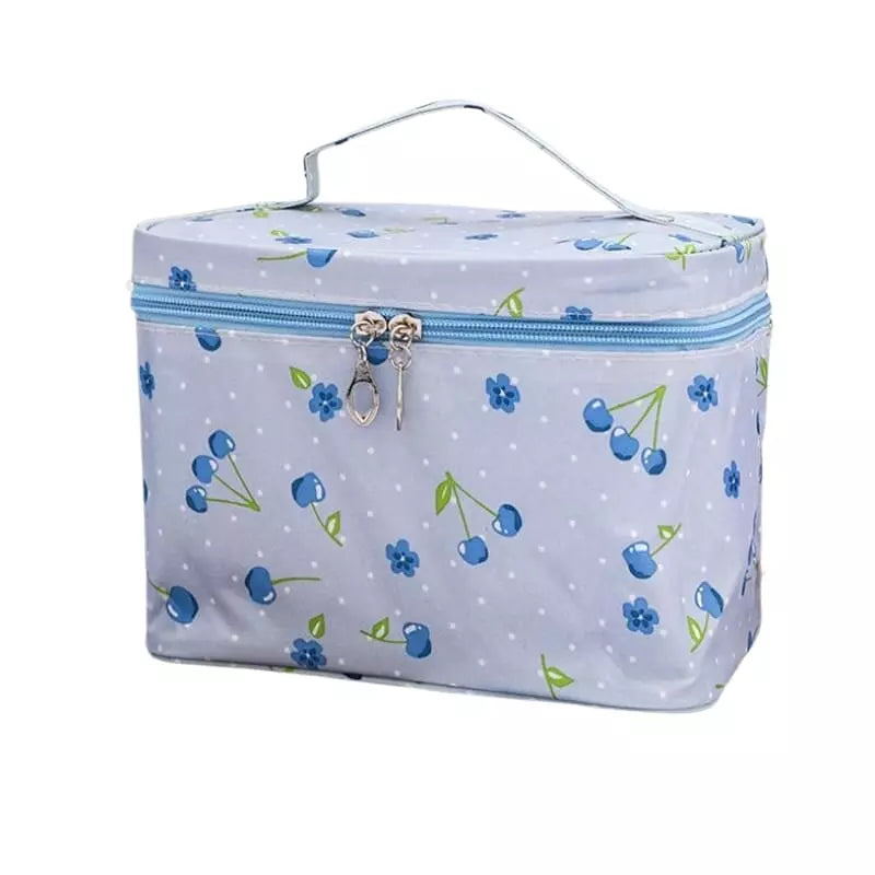 grande-trousse-de-toilette-femme-originale-cerises-bleues-a-vos-trousses Grande trousse de toilette femme originale cerises bleues - À vos trousses