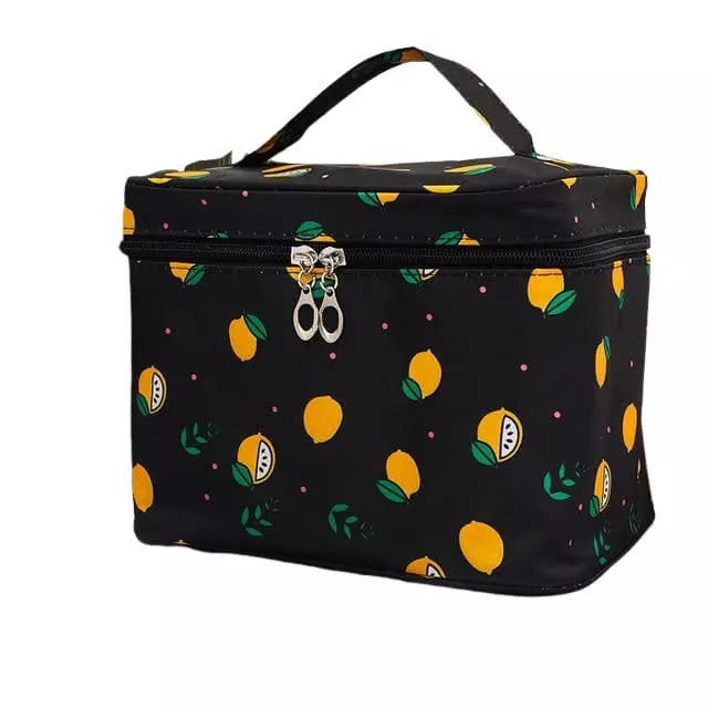 grande-trousse-de-toilette-femme-originale-noir-citron-a-vos-trousses Grande trousse de toilette femme originale noir citron - À vos trousses