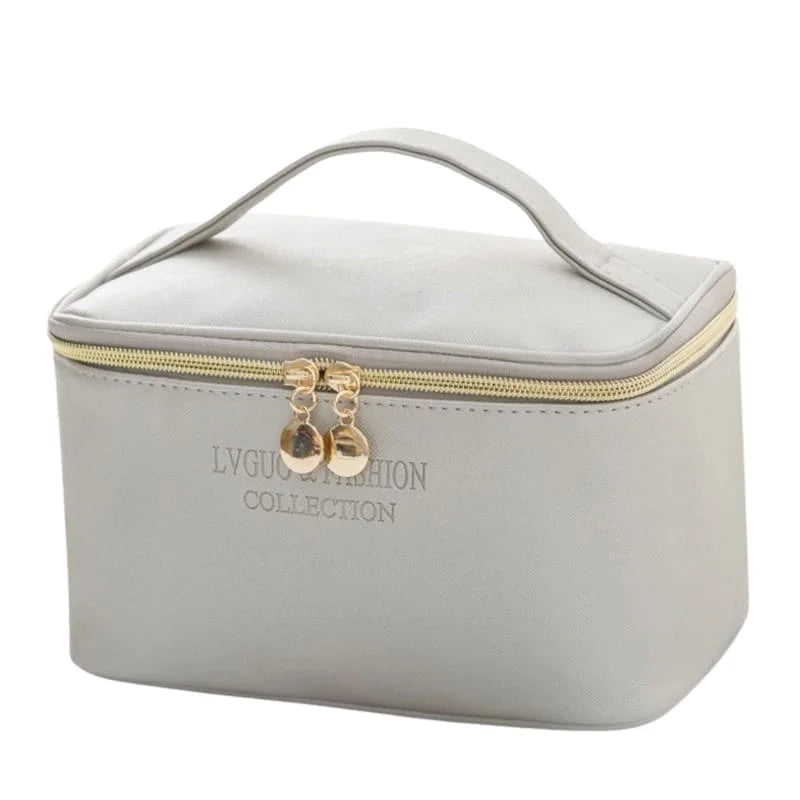 trousse-de-toilette-chic-femme-gris-a-vos-trousses Trousse de toilette chic femme gris - À vos trousses