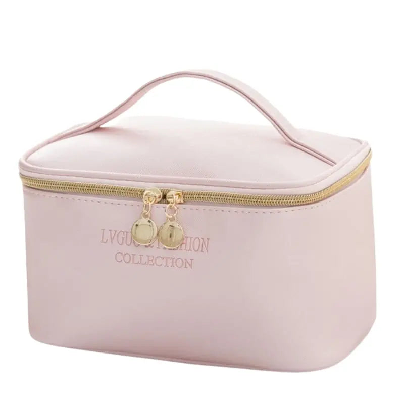 trousse-de-toilette-chic-femme-rose-a-vos-trousses Trousse de toilette chic femme rose - À vos trousses