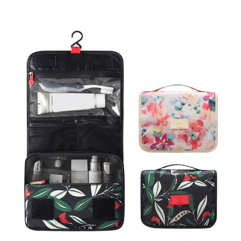 trousse-de-toilette-femme-avec-crochet-a-vos-trousses