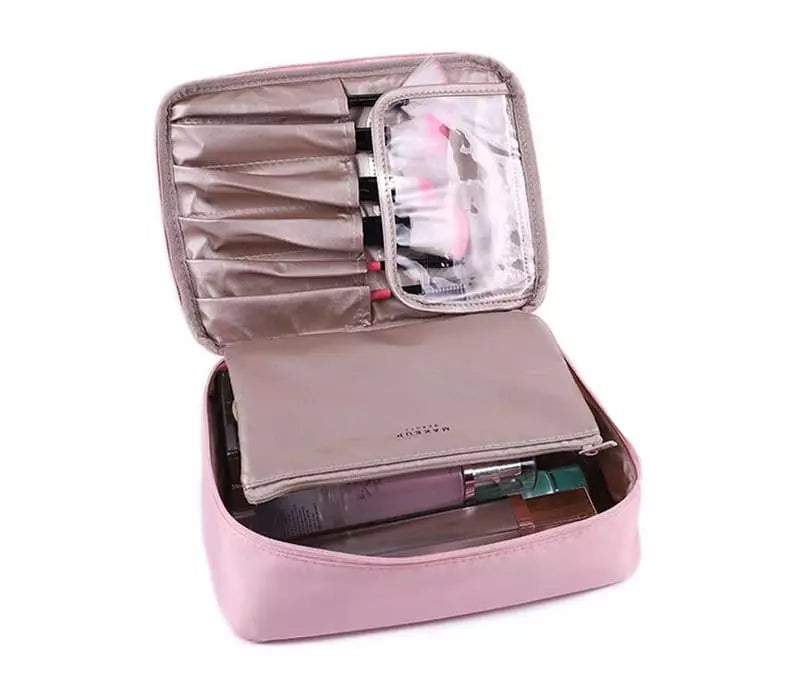trousse-de-toilette-femme-grand-format-rose-2-a-vos-trousses