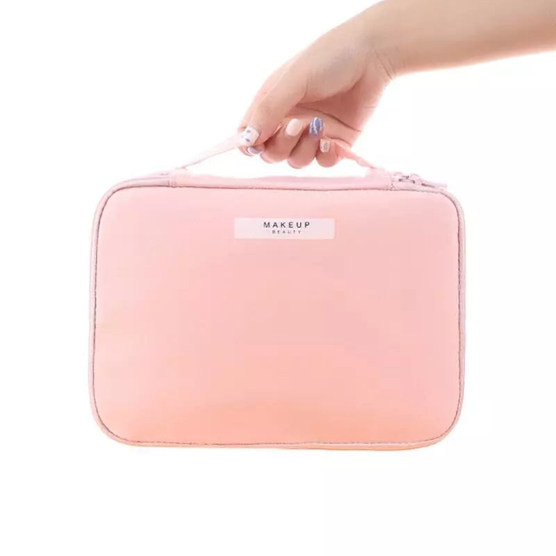 trousse-de-toilette-femme-grand-format-rose-a-vos-trousses Trousse de toilette femme grand format rose - À vos trousses