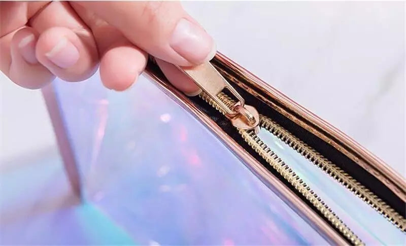 trousse-de-toilette-holographique-4-a-vos-trousses