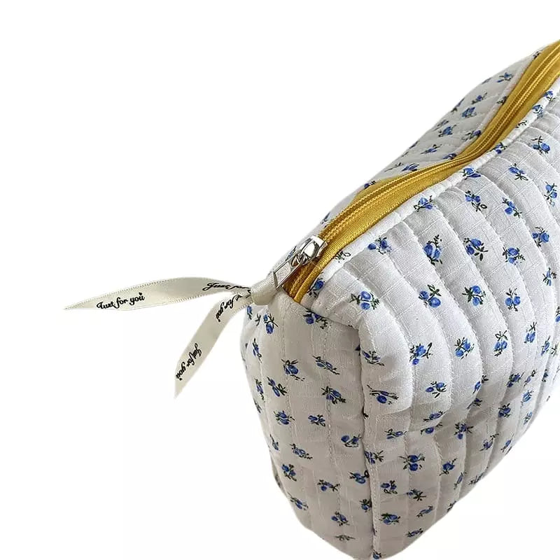 trousse-de-toilette-matelassee-bleu-2-a-vos-trousses