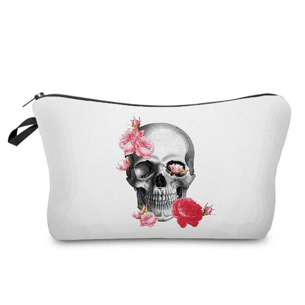 trousse-de-toilette-tete-de-mort-5-a-vos-trousses Trousse de toilette tête de mort variante 5 - À vos trousses